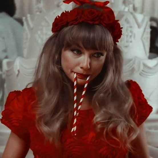 Taylor swift pfp bear