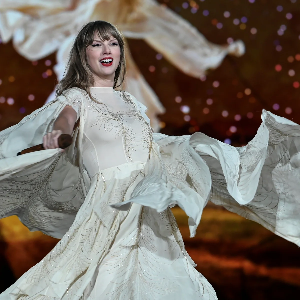 taylor swift profile picture folklore